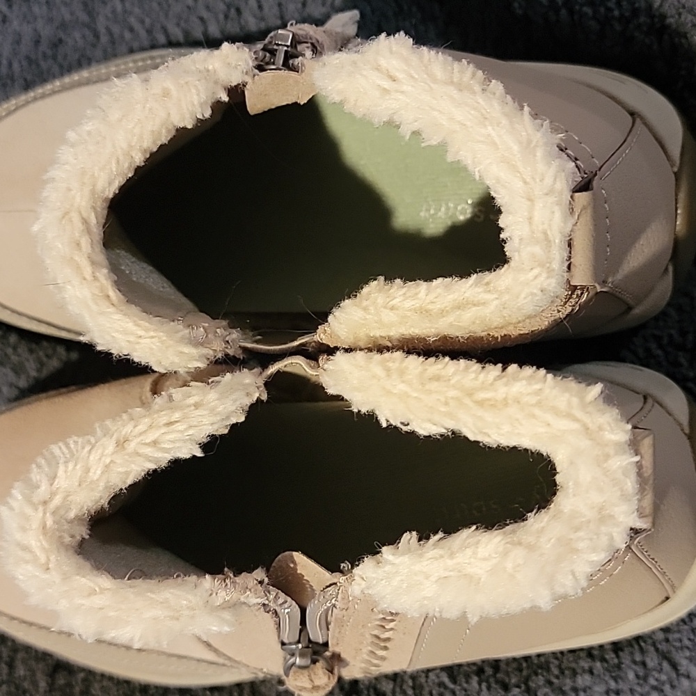 Boots - Picture 3 of 4